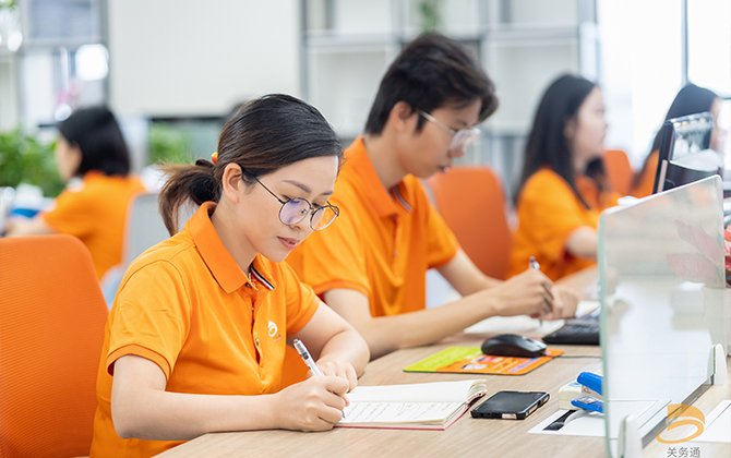 logistics experts