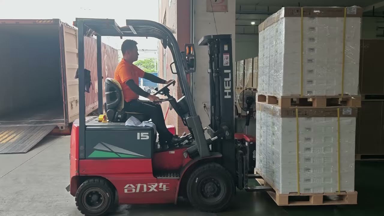 GWT Warehouse Forklift Loading Palletized Cargo for Export